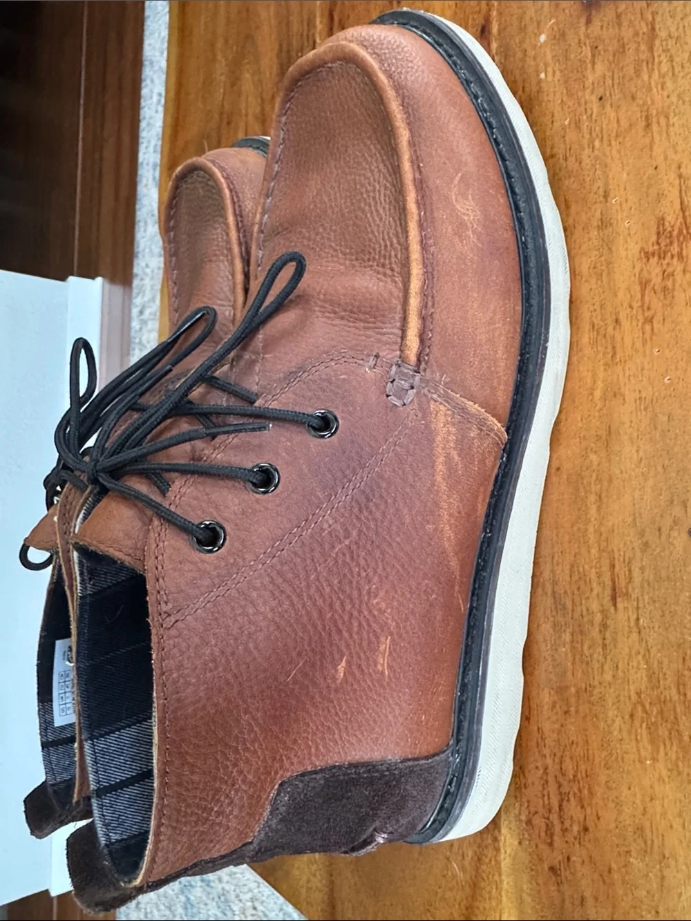 TOMS Men's Chestnut Brown Leather Chukka Boots with Black Laces